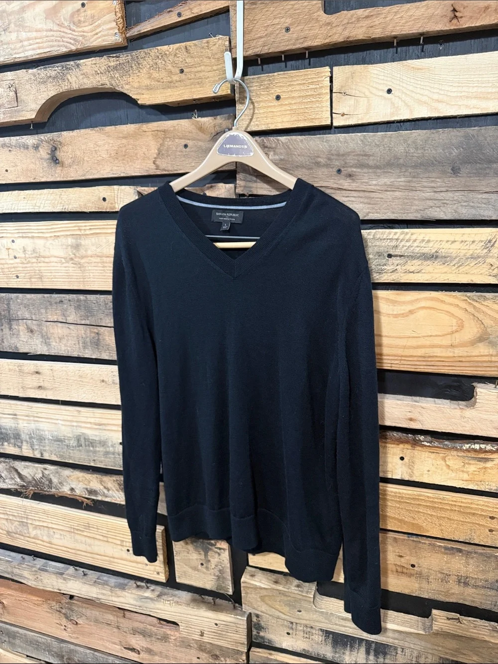 Men’s Banana Republic Black 100% Merino Wool V-Neck Lightweight Sweater Large